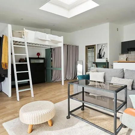 Comfortable Studio Near The Center Of - Welkeys Apartman