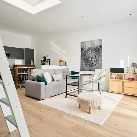 Apartman Comfortable Studio Near The Center Of - Welkeys *