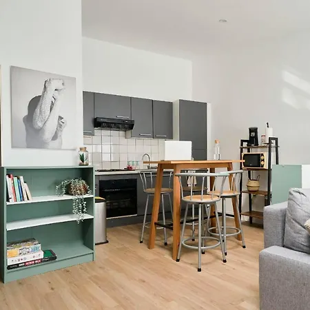 Comfortable Studio Near The Center Of - Welkeys Apartman