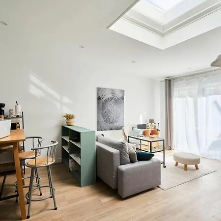 Apartman Comfortable Studio Near The Center Of - Welkeys