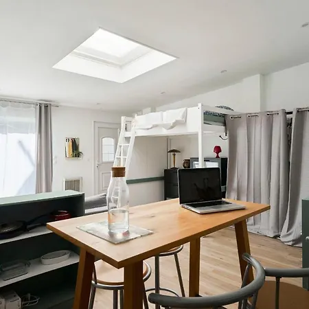 Comfortable Studio Near The Center Of - Welkeys Apartman *